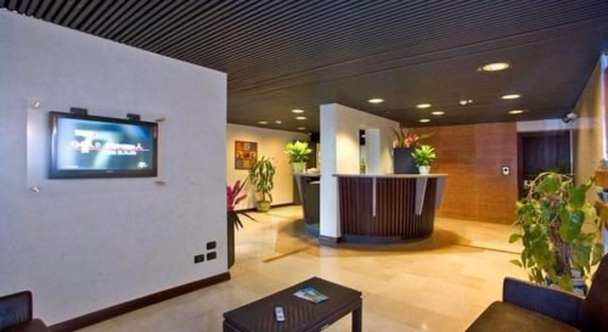 Hotel Smeraldo シルミオーネ エクステリア 写真